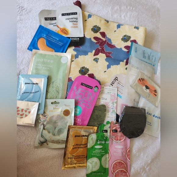 Rachel Pally Reversible Clutch Bag And Self Care Bundle - Picture 1 of 13